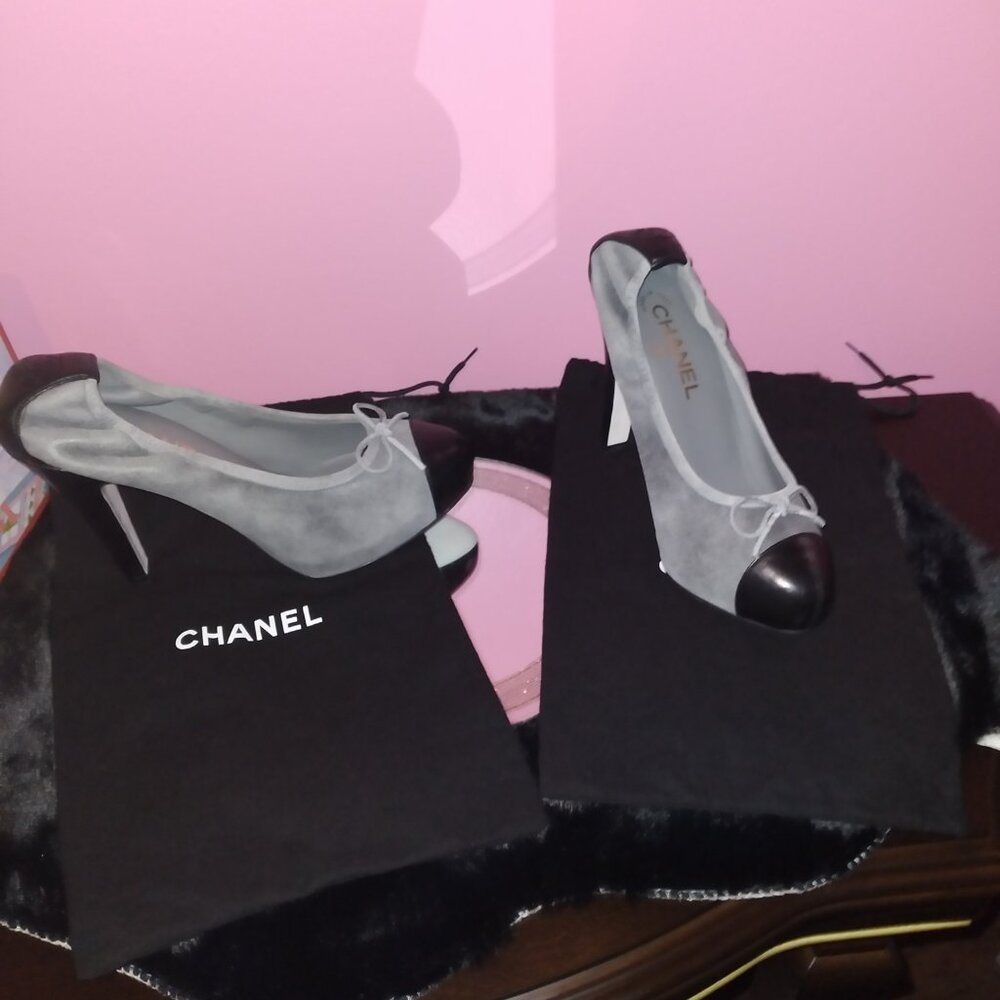BN CHANEL HEELS 👠..... LAST CALL